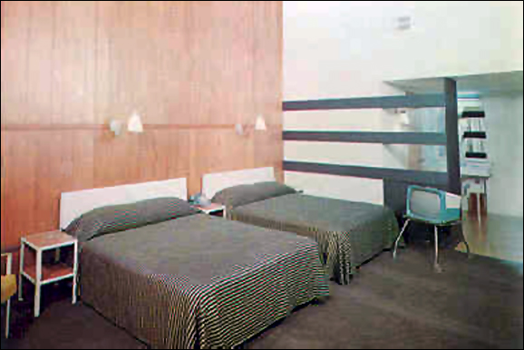 Howard Johnsons Motor Lodge - Photos From Highwayhost Dot Org (newer photo)